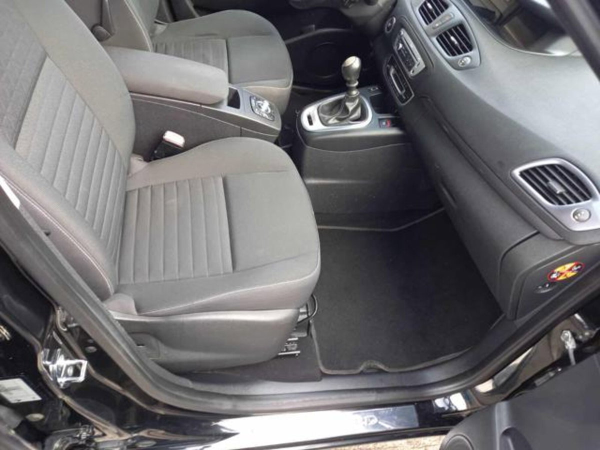 Renault Scenic E-Tech Electric 1.5 dCi 110CV Live (12)