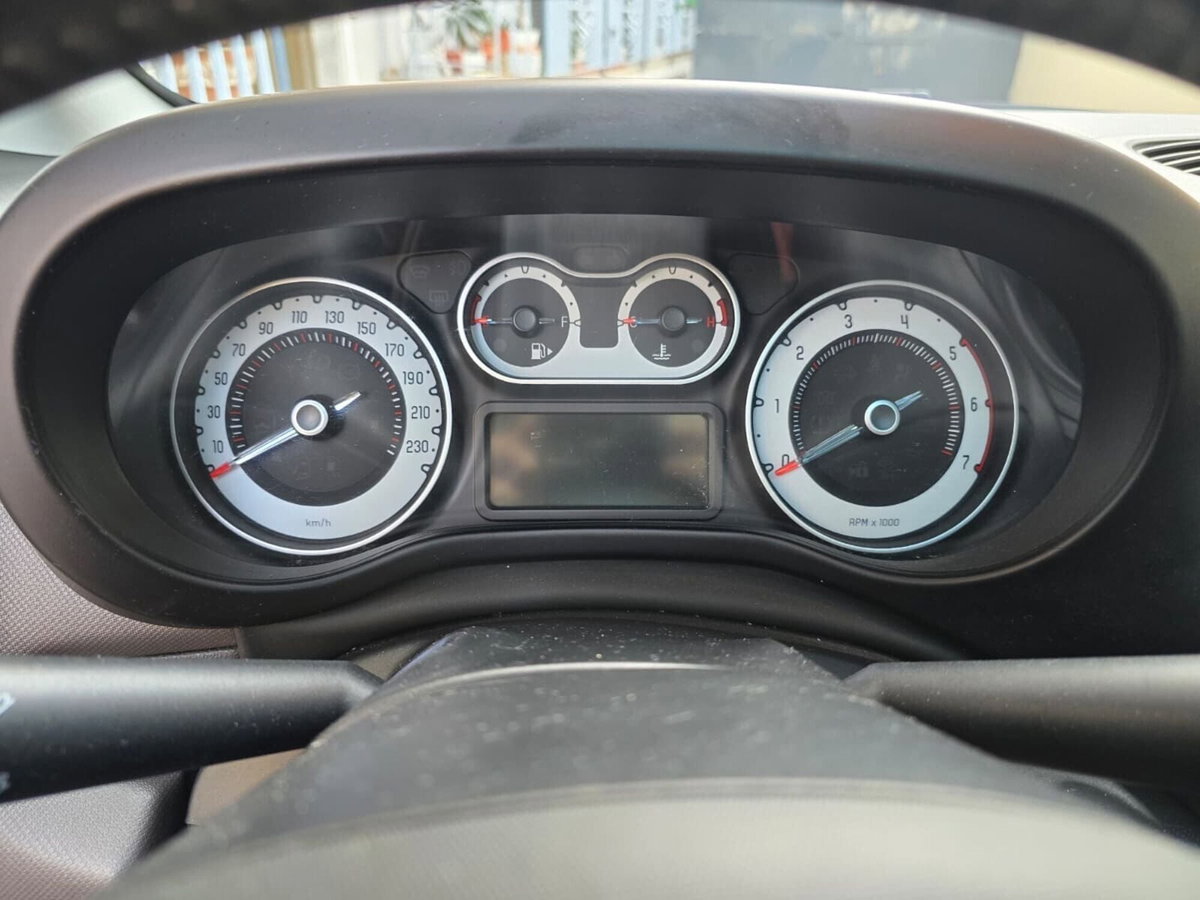 Fiat 500L 1.3 Multijet 95 CV Dualogic Lounge (20)