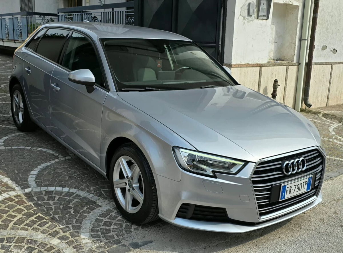 Audi A3 1.6 TDI 116 CV Sport (13)