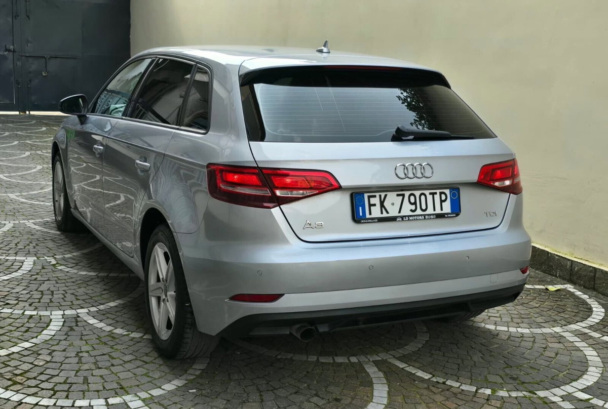 Audi A3 1.6 TDI 116 CV Sport (5)