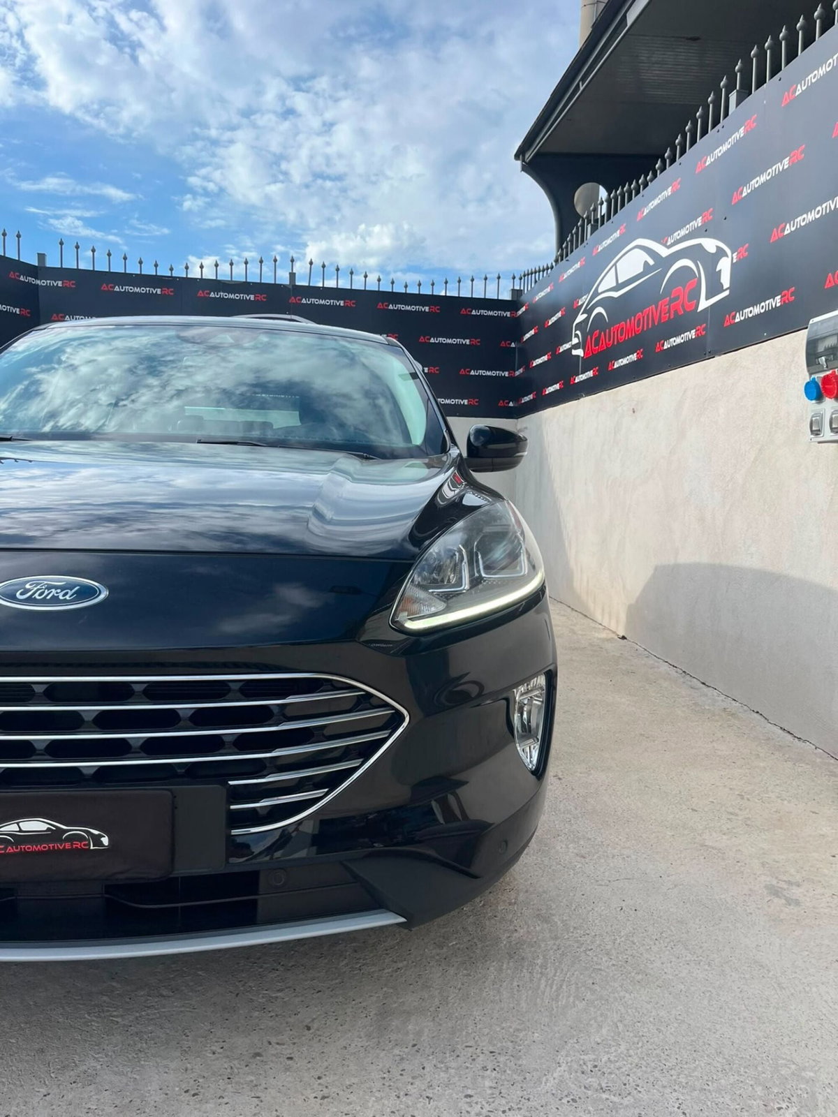 Ford Kuga 2.5 Plug In Hybrid 225 CV CVT 2WD Titanium (2)