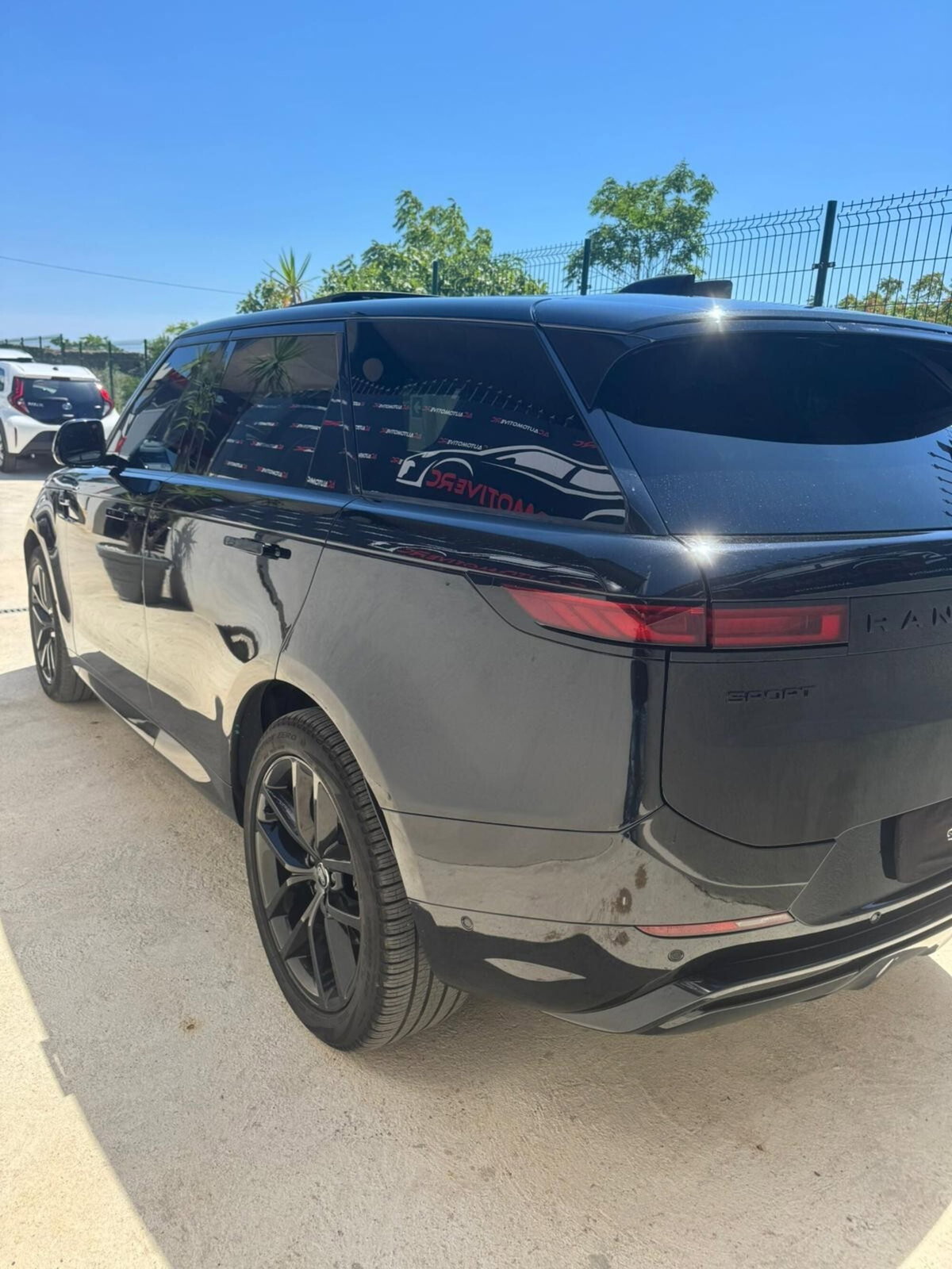 Land Rover Range Rover Sport 3.0D l6 249 CV HSE Dynamic Stealth (4)