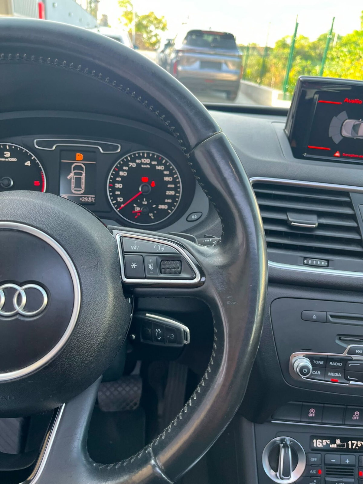 Audi Q3 2.0 TDI quattro S tronic S Line Edition (12)