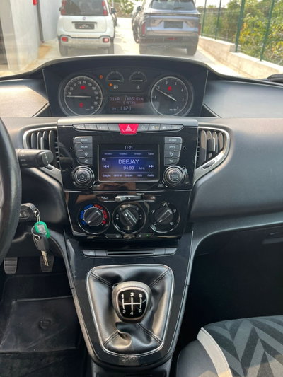 Lancia Ypsilon 1.3 MJT 16V 95 CV 5 porte S&S Platinum (15)