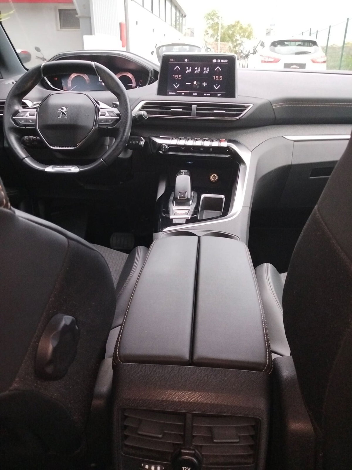 Peugeot 3008 BlueHDi 130 S&S EAT8 GT Pack (17)