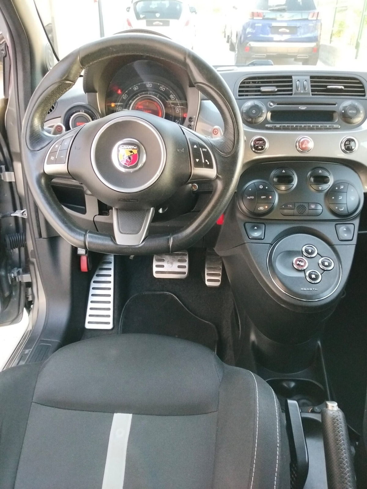Abarth 500 Cabrio 1.4 Turbo T-Jet MTA (11)