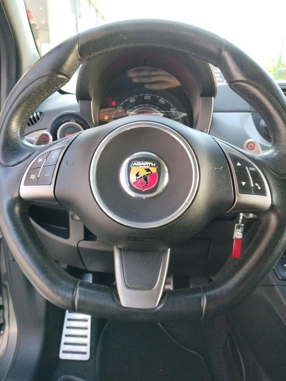 Abarth 500 Cabrio 1.4 Turbo T-Jet MTA (12)