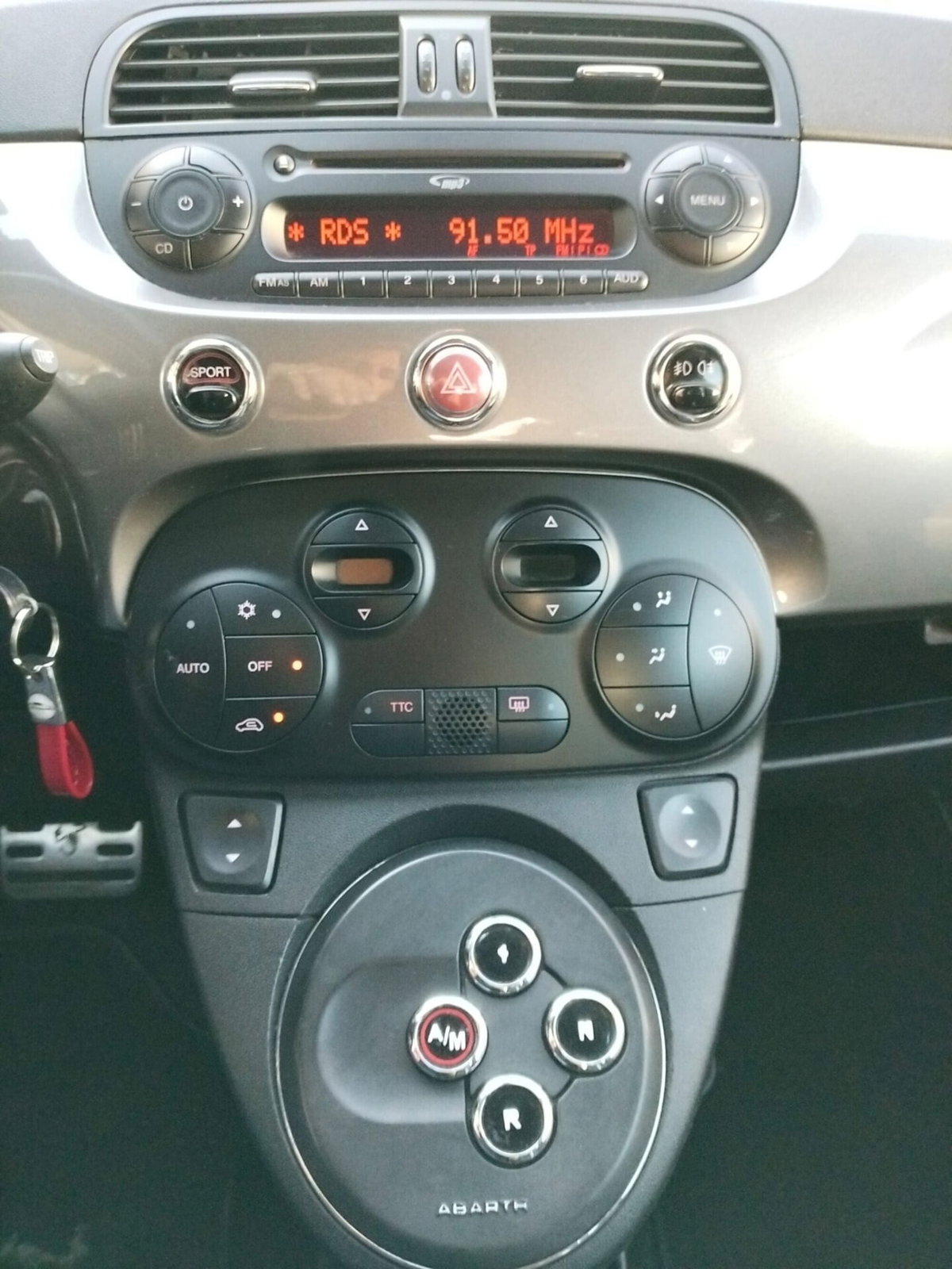 Abarth 500 Cabrio 1.4 Turbo T-Jet MTA (14)