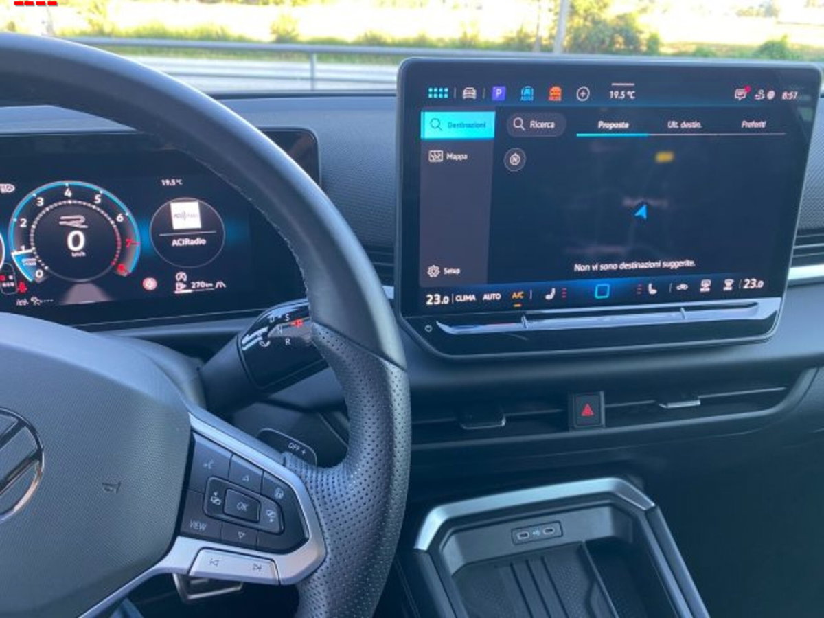 Volkswagen T-Roc 1.5 etsi R-Line 150cv dsg (11)