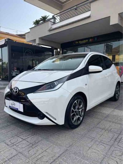 Toyota Aygo 1.0 VVT-i 69 CV 5 porte x-play TSS MMT usata