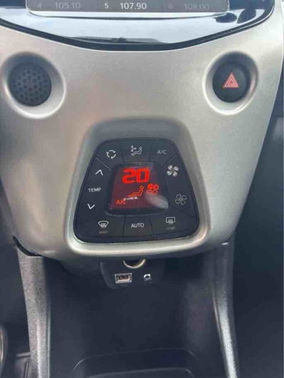 Toyota Aygo 1.0 VVT-i 69 CV 5 porte x-play TSS MMT (12)