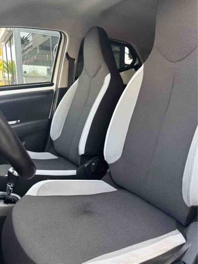 Toyota Aygo 1.0 VVT-i 69 CV 5 porte x-play TSS MMT (14)