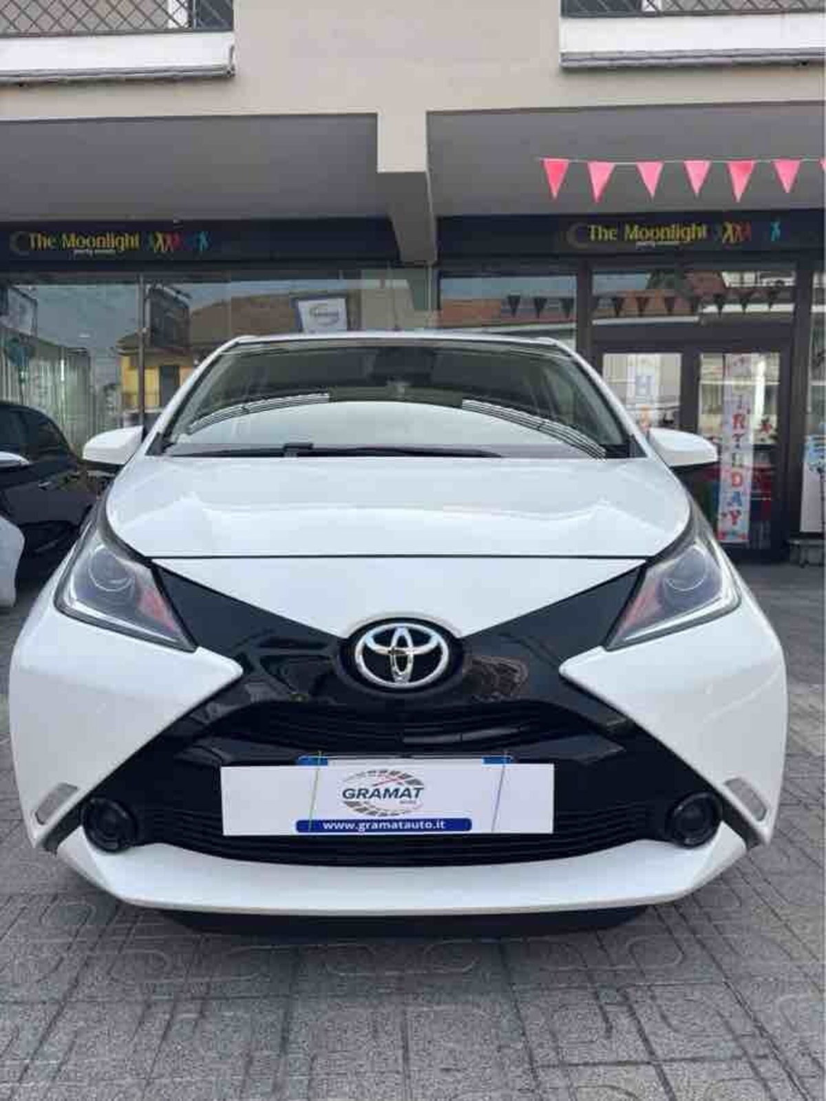 Toyota Aygo 1.0 VVT-i 69 CV 5 porte x-play TSS MMT (2)