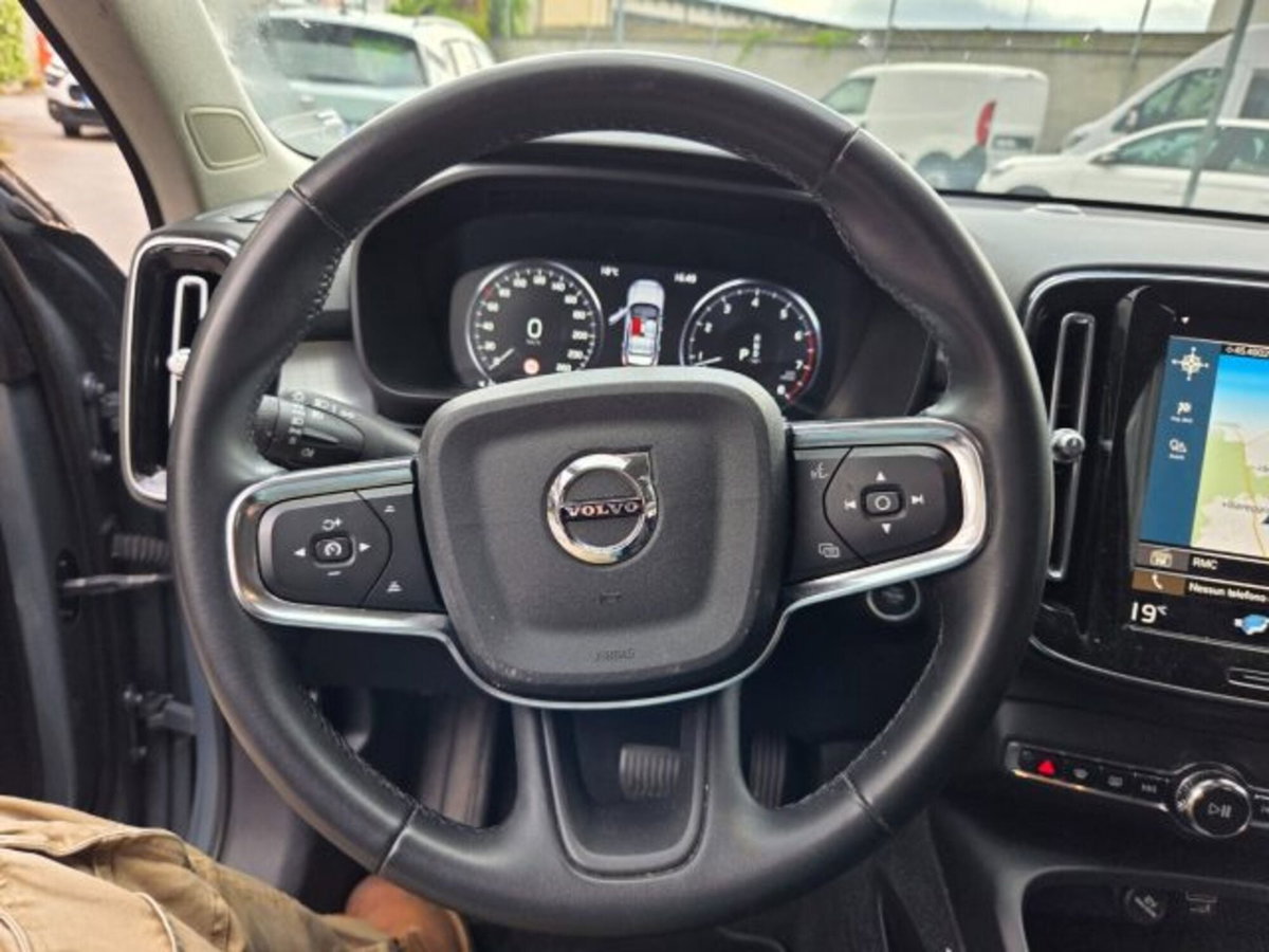 Volvo XC40 B4 AWD automatico Plus Dark (10)