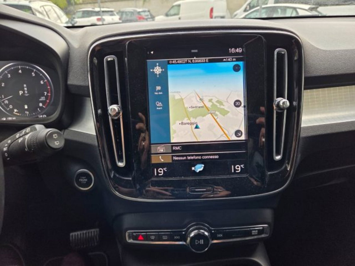 Volvo XC40 B4 AWD automatico Plus Dark (11)