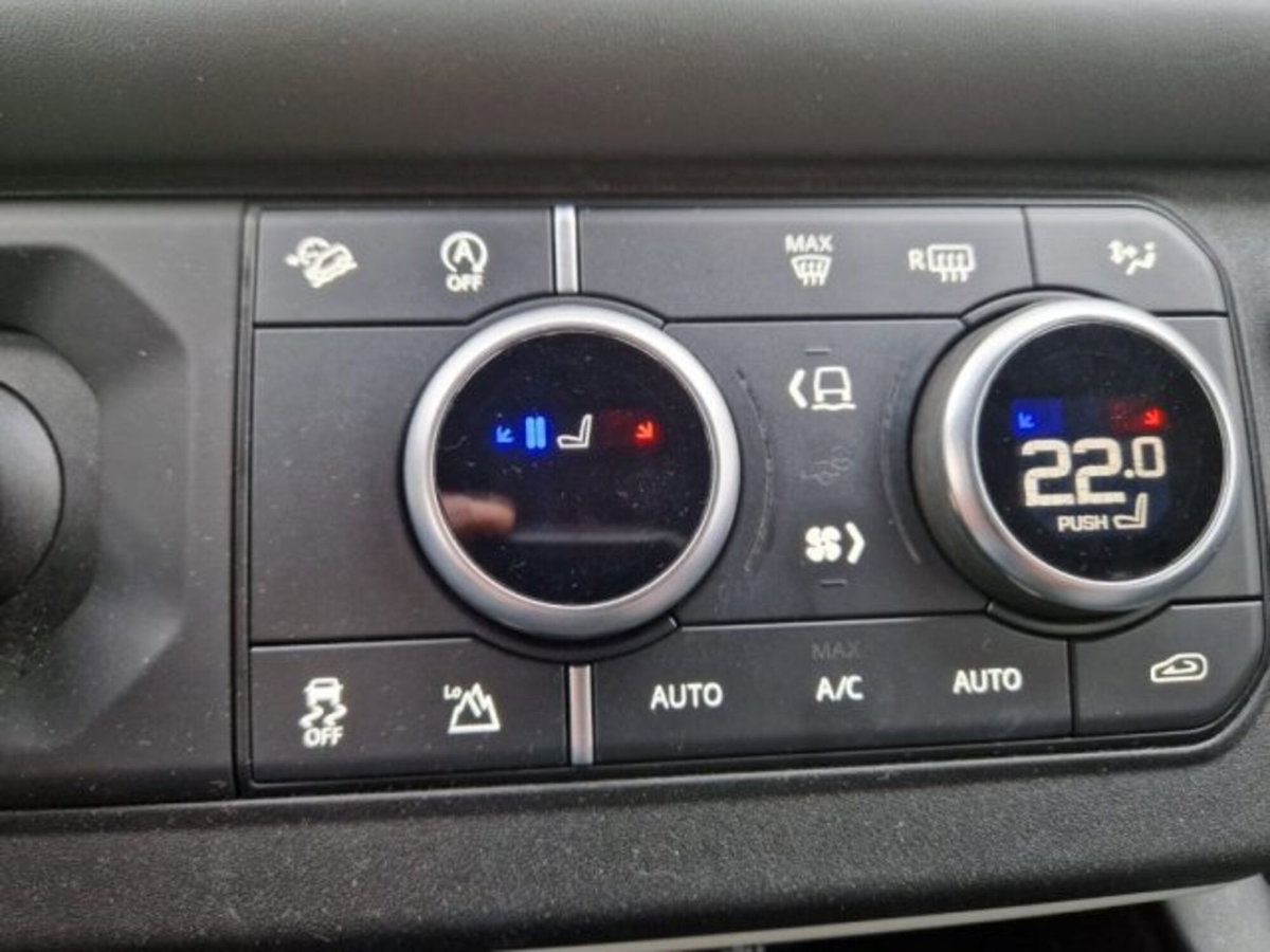 Land Rover Defender 110 3.0D I6 300 CV AWD Auto X-Dynamic HSE (12)