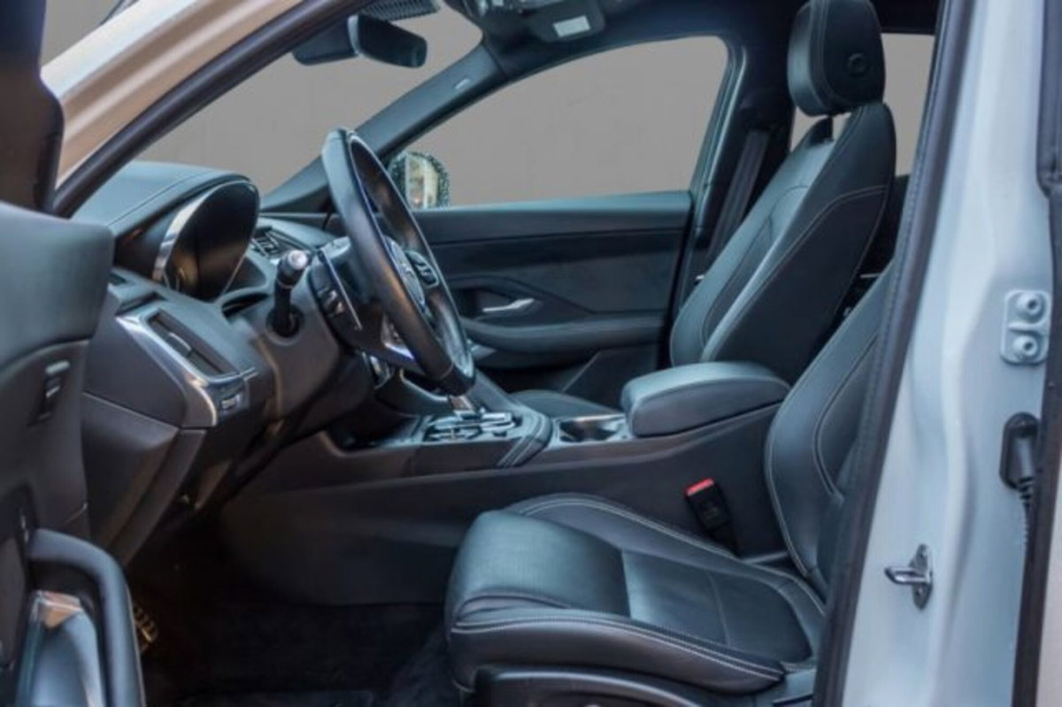 Jaguar E-Pace 2.0d i4 mhev R-Dynamic SE awd 163cv auto (6)
