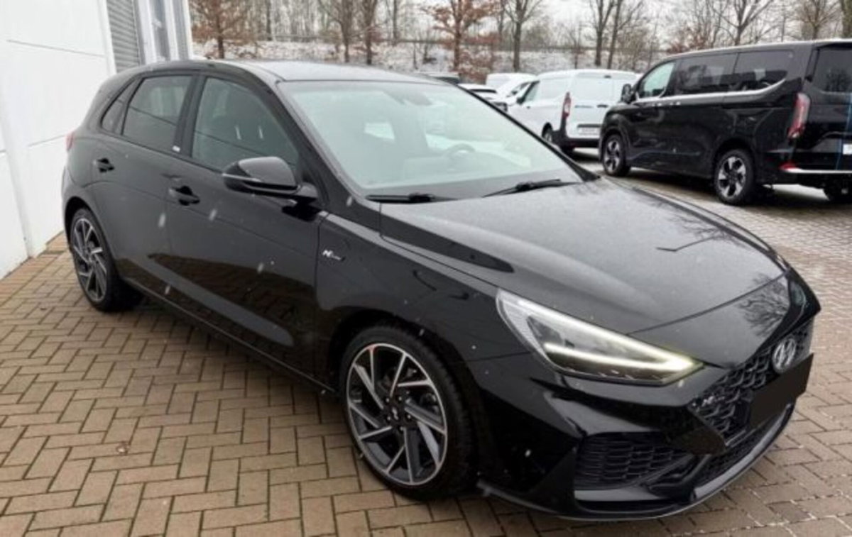Hyundai i30 Fastback 1.5 T-GDI DCT 48V N-Line (2)