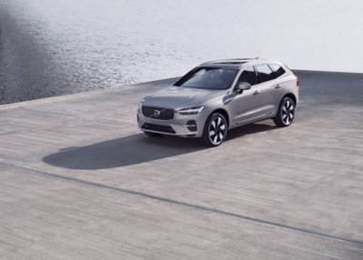 Volvo XC60 T8 Recharge AWD Plug-in Hybrid automatico Plus Dark (2)