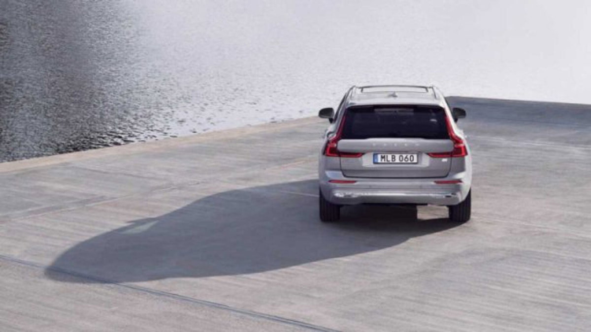 Volvo XC60 T8 Recharge AWD Plug-in Hybrid automatico Plus Dark (6)