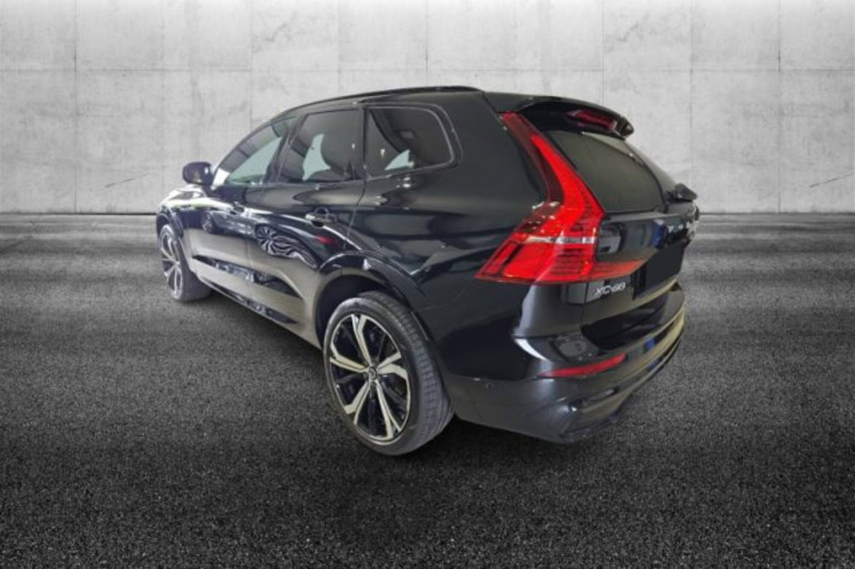 Volvo XC60 B5 (d) AWD automatico Ultimate Dark (4)