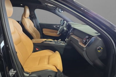 Volvo XC60 B5 (d) AWD automatico Ultimate Dark (7)