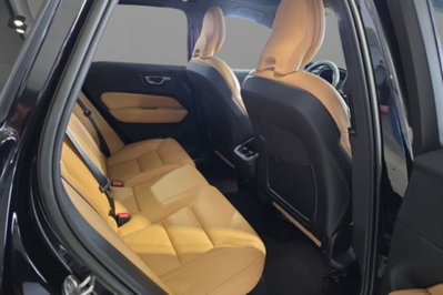 Volvo XC60 B5 (d) AWD automatico Ultimate Dark (8)