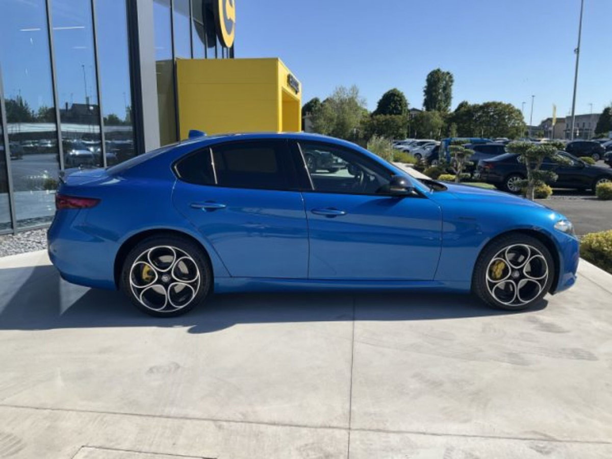 Alfa Romeo Giulia 2.0 Turbo 280 CV AT8 AWD Q4 Veloce (5)