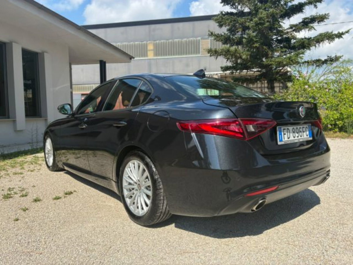 Alfa Romeo Giulia 2.2 Turbodiesel 180 CV AT8 Super (4)