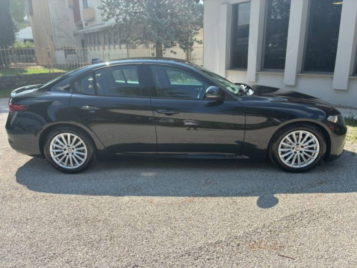 Alfa Romeo Giulia 2.2 Turbodiesel 180 CV AT8 Super (5)