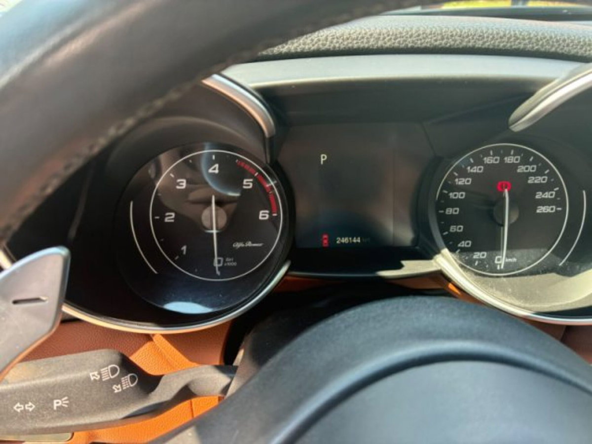 Alfa Romeo Giulia 2.2 Turbodiesel 180 CV AT8 Super (8)