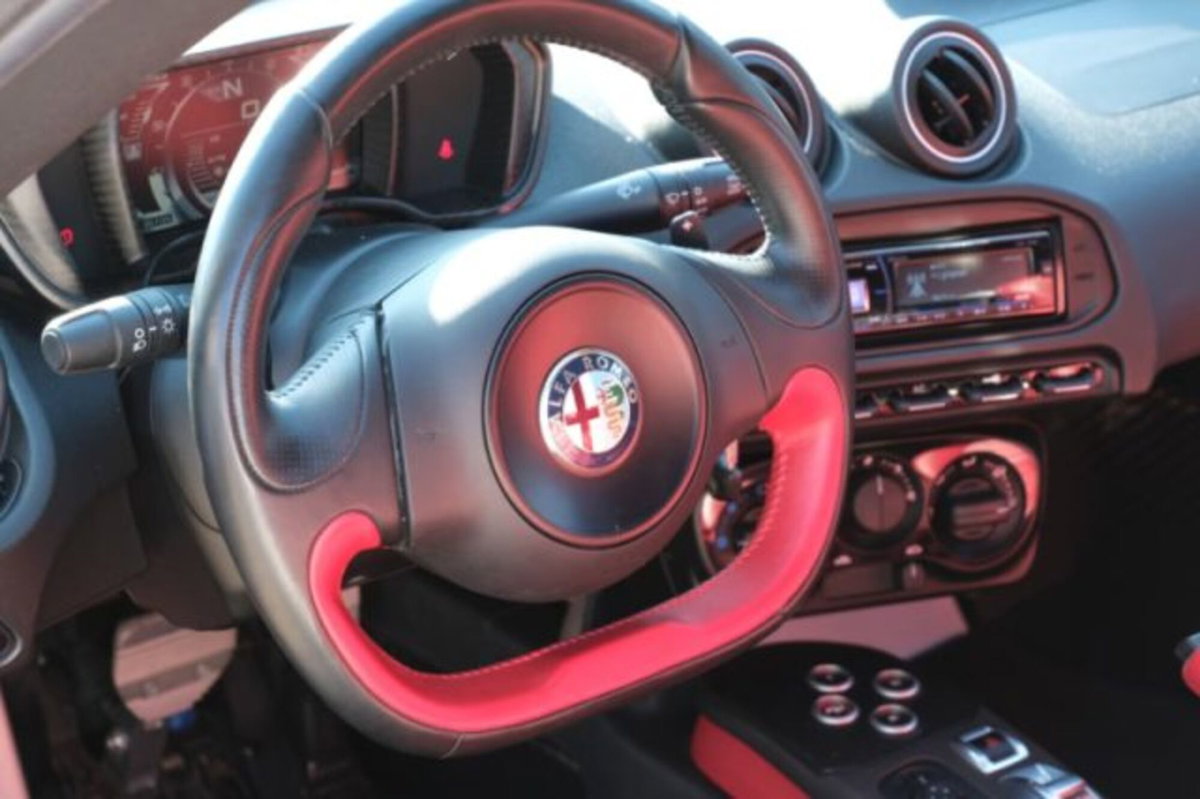 Alfa Romeo 4C Coupé 4C 1750 TBi (5)