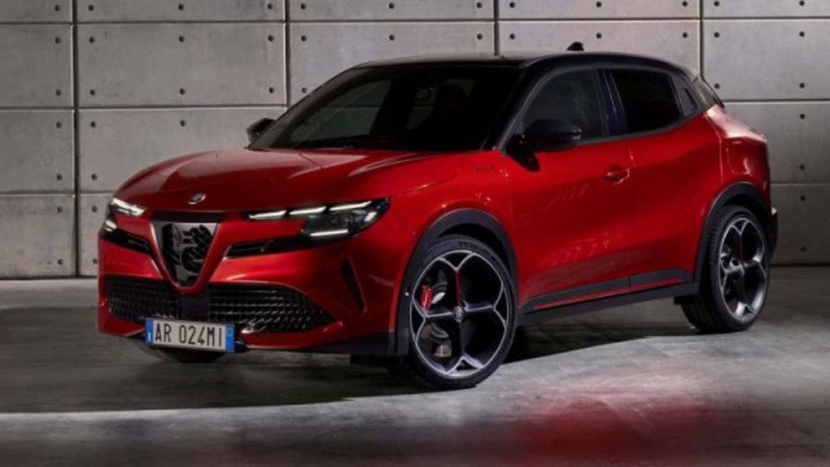 Alfa Romeo Junior 1.2 ibrida Q4 Sprint 145cv edct6 (4)