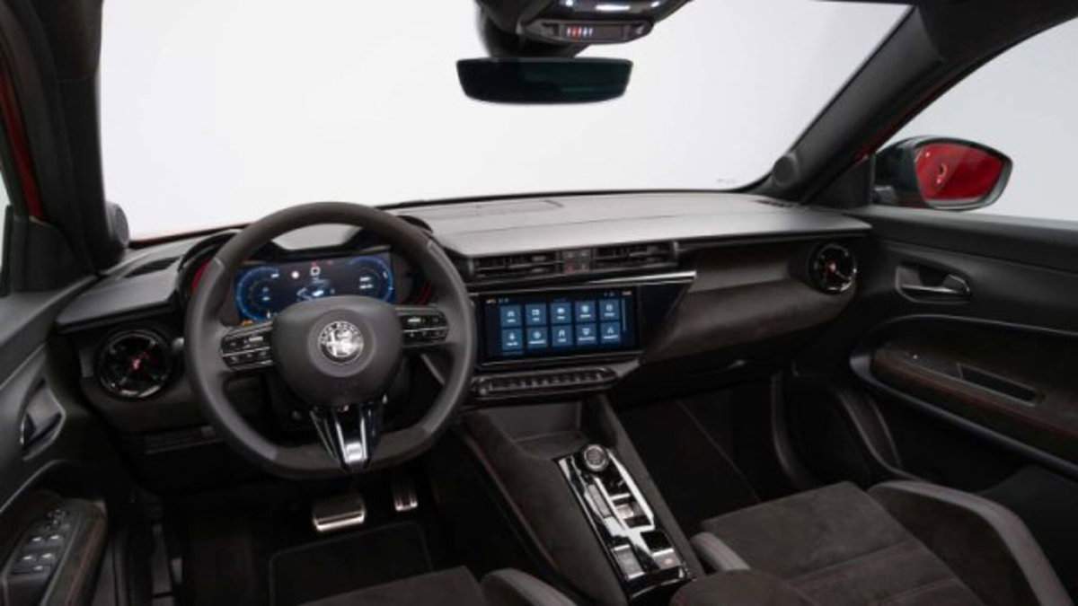 Alfa Romeo Junior 1.2 ibrida Q4 Sprint 145cv edct6 (6)