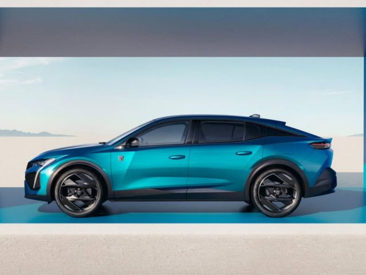 Peugeot 408 Hybrid 225 e-EAT8 First Edition (4)