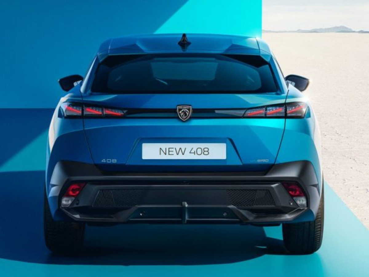 Peugeot 408 Hybrid 225 e-EAT8 First Edition (7)