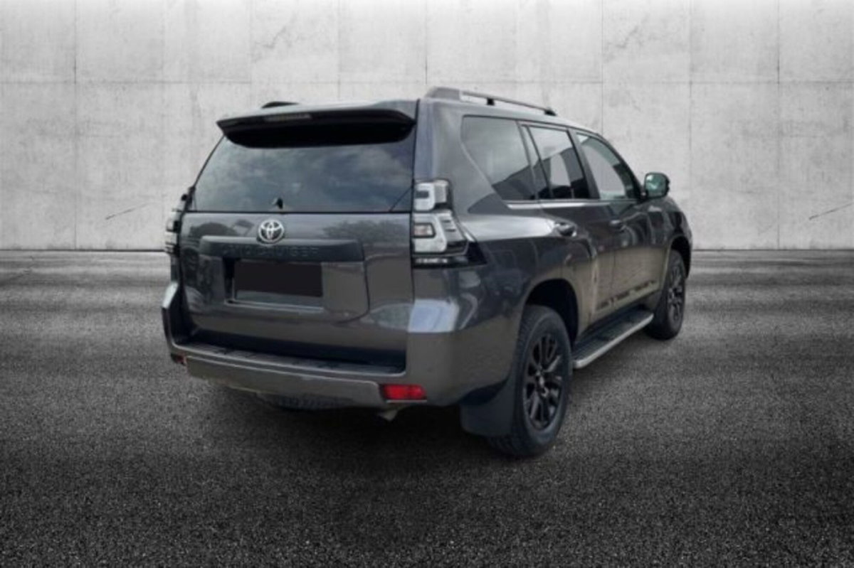 Toyota Land Cruiser 5p 2.8 d-4d Executive auto (3)