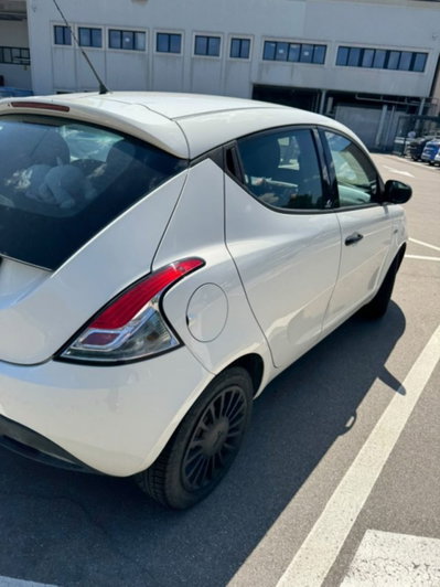 Lancia Ypsilon 1.2 69 CV 5 porte GPL Ecochic Elefantino Blu (2)