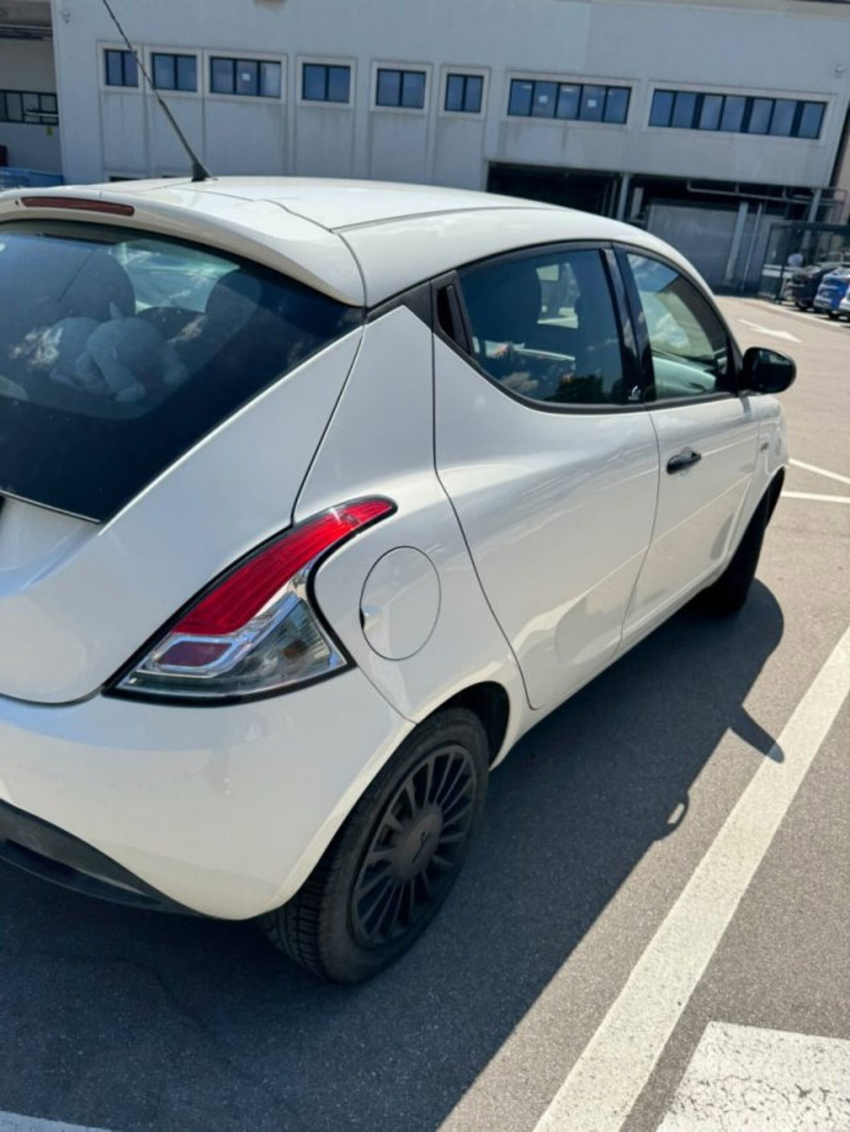 Lancia Ypsilon 1.2 69 CV 5 porte GPL Ecochic Elefantino Blu (5)