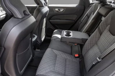 Volvo XC60 B4 automatico Core (8)