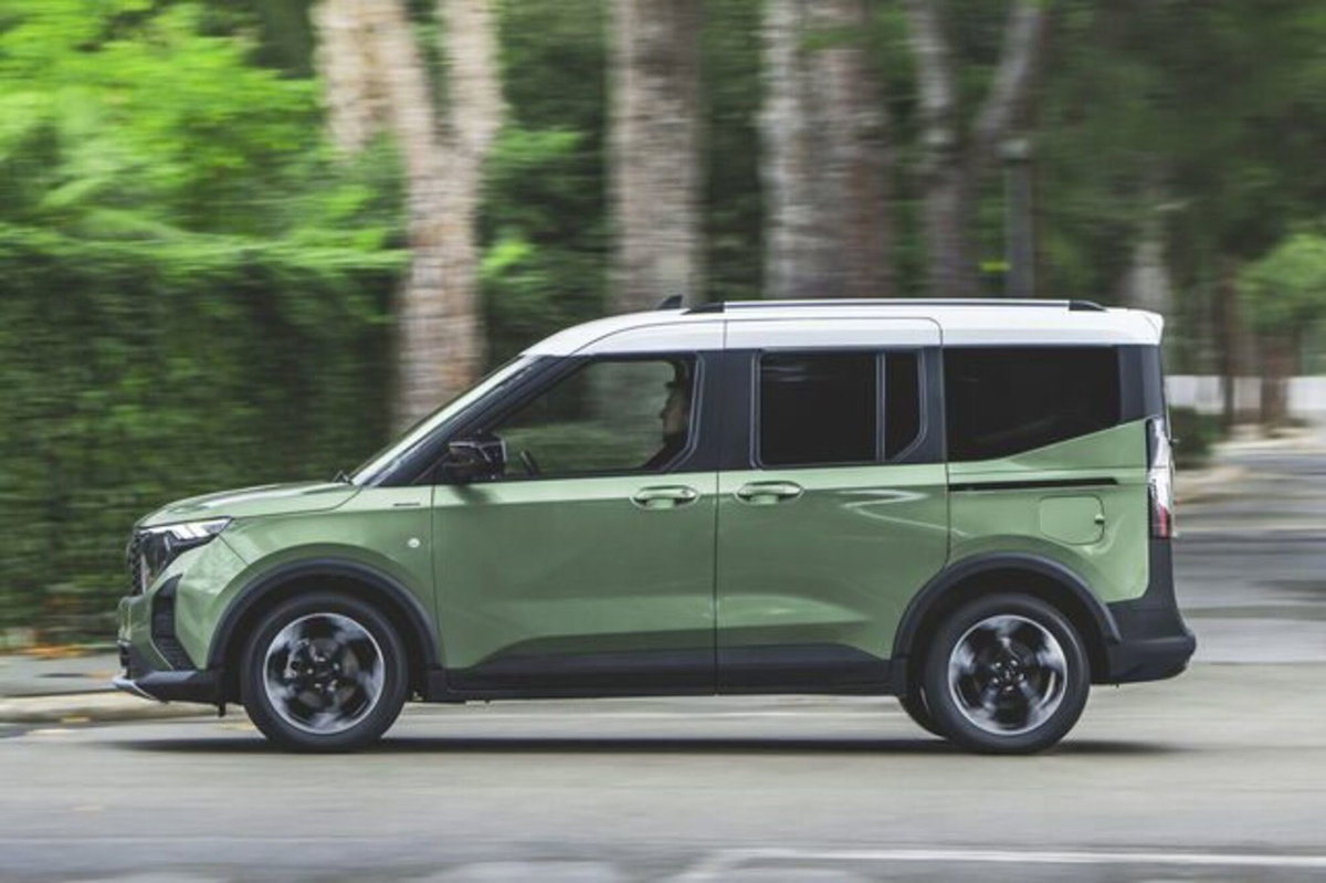 Ford Tourneo Courier 1.0 ecoboost 125cv Titanium powershift (3)