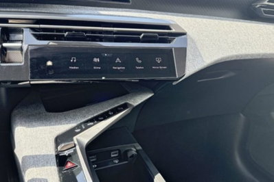 Peugeot 3008 1.2 hybrid Allure Business 145cv e-dcs6 (7)