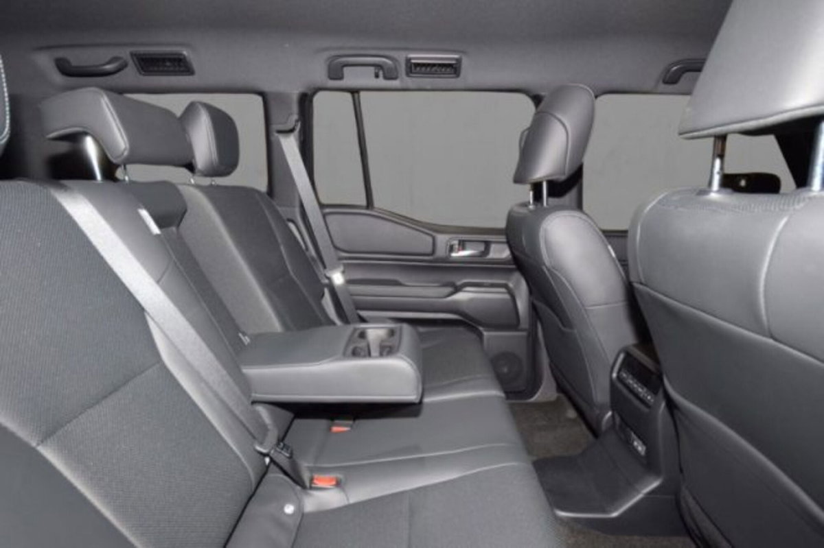 Toyota Land Cruiser 2.8 d-4d Lounge awd auto (8)
