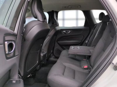 Volvo XC60 B4 (d) AWD Geartronic Momentum Pro (8)