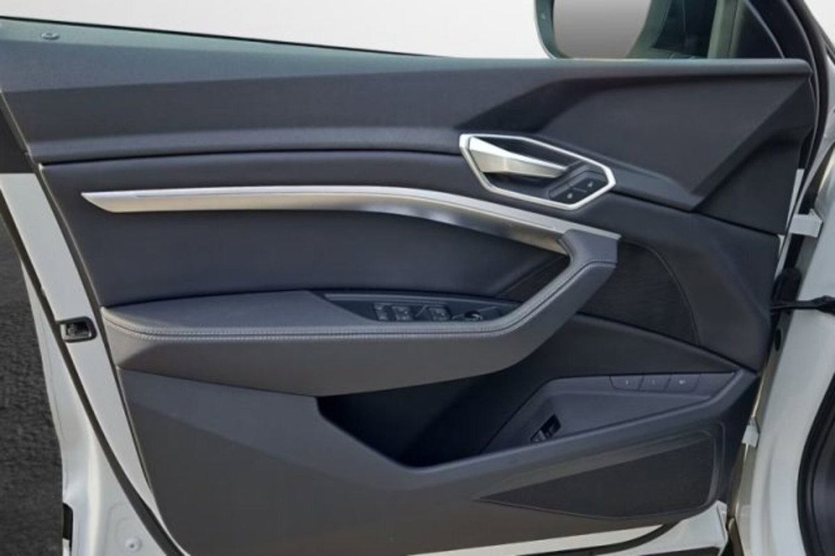 Audi Q8 Sportback 50 S line edition quattro (8)