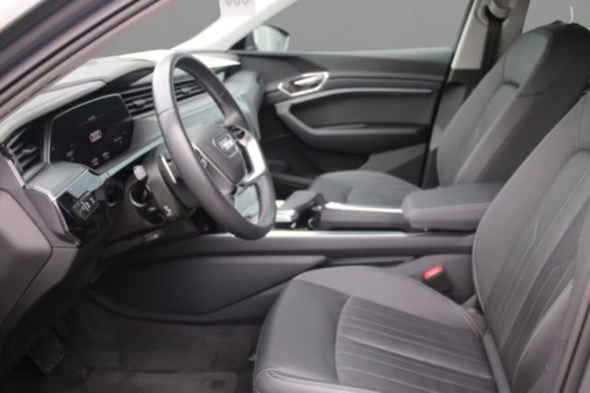 Audi Q8 Sportback 50 Business Advanced quattro (5)