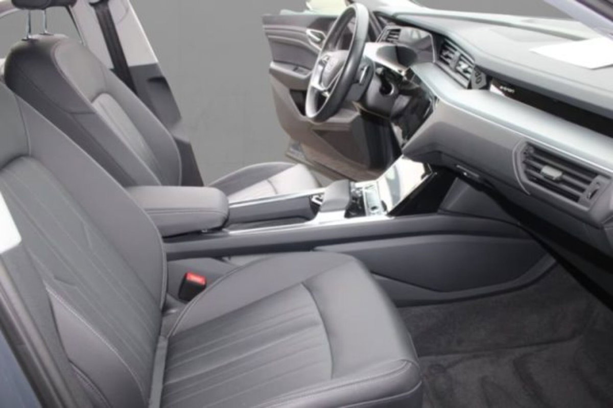 Audi Q8 Sportback 50 Business Advanced quattro (6)