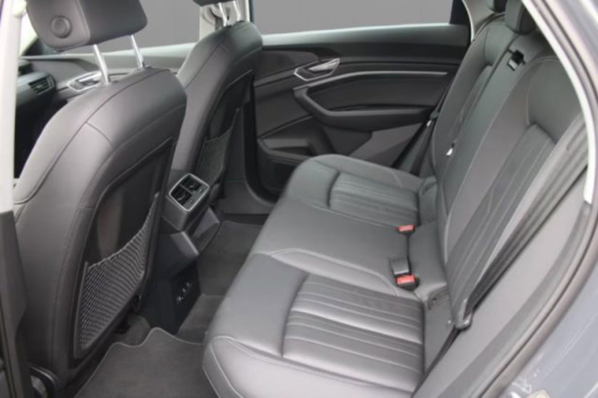 Audi Q8 Sportback 50 Business Advanced quattro (7)