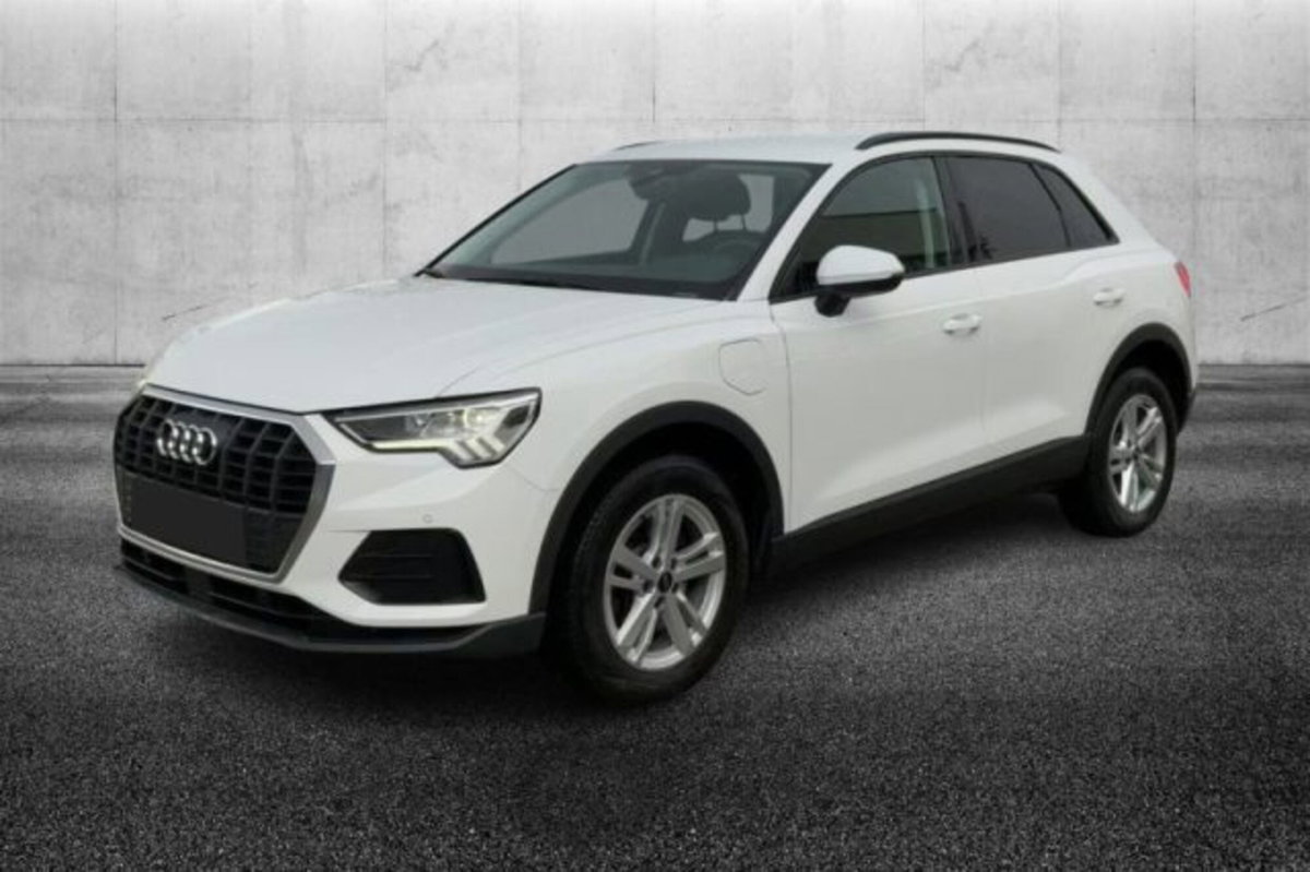 Audi Q3 45 TFSI e S tronic Business