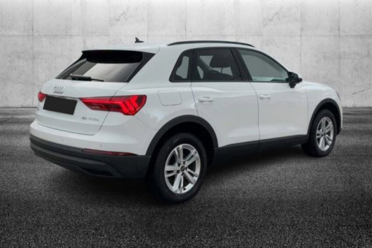 Audi Q3 45 TFSI e S tronic Business (2)